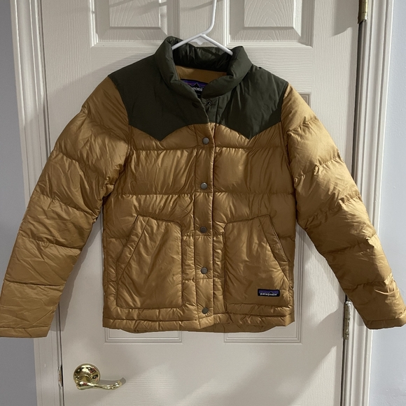 Patagonia Jackets & Blazers - Patagonia Womens Gold Tan Army Green Down Filled Snap Button Puffer Jacket SZ XS